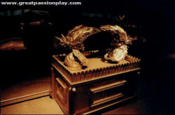 Photo of model of ark of the covenant from greatpassionplay.com